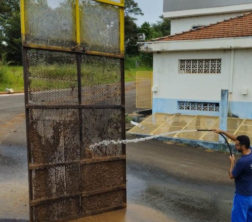 SAECIL realiza limpeza do gradeamento da Estação de Captação de Água}