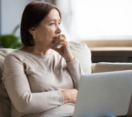 MENOPAUSA OU BURNOUT? SINTOMAS CONFUNDEM E AFETAM A PRODUTIVIDADE FEMININA}