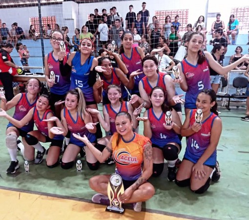 Vôlei Feminino Mirim é Campeã no APV 2023}