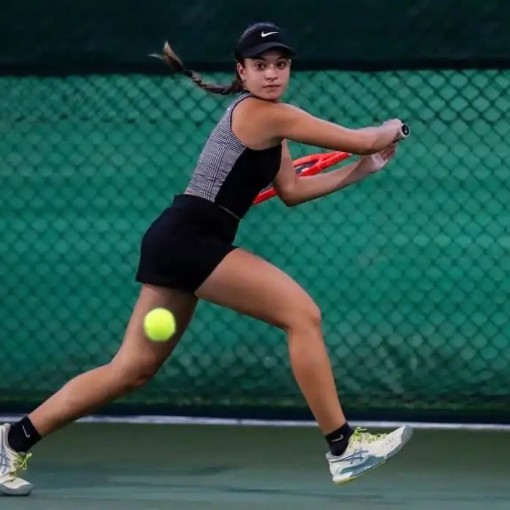 TENISTA LEMENSE LARISSA SILENCI É CONVOCADA PARA DEFENDER O BRASIL NO SUL-AMERICANO SUB-16}