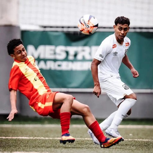 REVELADO PELO CIFA, LEMENSE É TITULAR DO SANTOS NA CAMPANHA PERFEITA DO PAULISTA SUB-15}