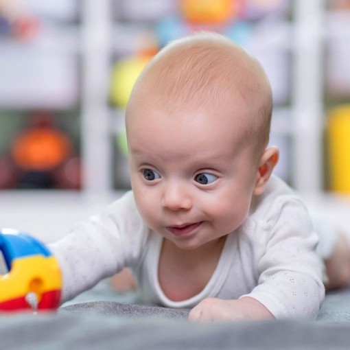 TUMMY TIME: QUAIS OS BENEFÍCIOS E COMO FAZER COM O SEU BEBÊ?