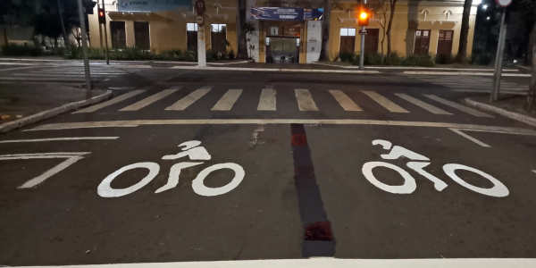 LEME IMPLANTA ÁREA EXCLUSIVA DE ESPERA PARA MOTOCICLISTAS E CICLISTAS NOS CRUZAMENTOS SEMAFORIZADOS DA AVENIDA 29 DE AGOSTO