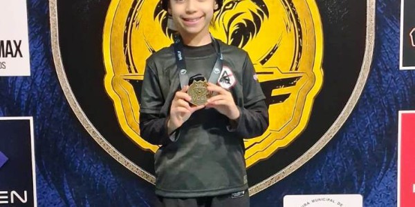 LORRAYNE DE CÁSSIA CONQUISTA MAIS UM OURO NO JIU-JÍTSU