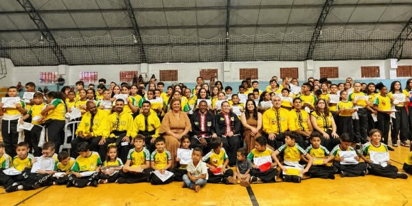 ASSOCIAÇÃO RIBEIRO DE ARTES MARCIAIS -  ENTREGA DE FAIXAS MARCA ENCERRAMENTO DO PRIMEIRO SEMESTRE COM 100% DE APROVAÇÃO
