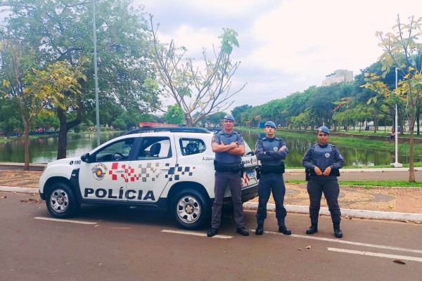 POLÍCIA MILITAR DA CIDADE DE LEME RECEBE ALUNOS DO CURSO DE FORMAÇÃO DE SOLDADOS DO 36º BPM/I}