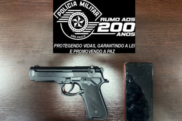 HOMEM É DETIDO POR RECEPTAÇÃO E PORTE DE RÉPLICA DE ARMA EM SANTA CRUZ DA CONCEIÇÃO DE 27/06/2026}