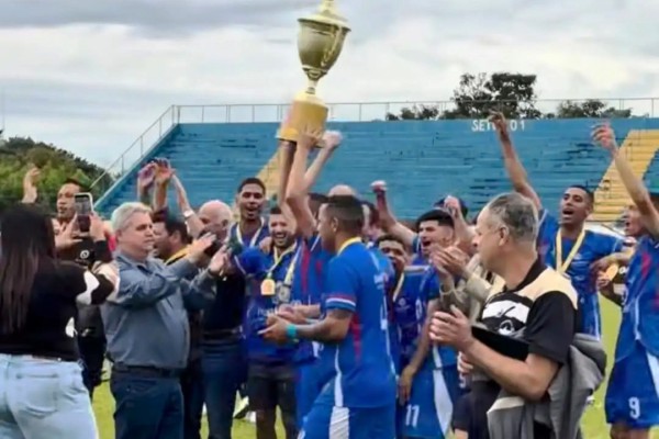 G.E. DOM GLUTÃO VENCE O MAIAS FC E CONQUISTA O TÍTULO DA SEGUNDA DIVISÃO DO FUTEBOL AMADOR DE LEME}