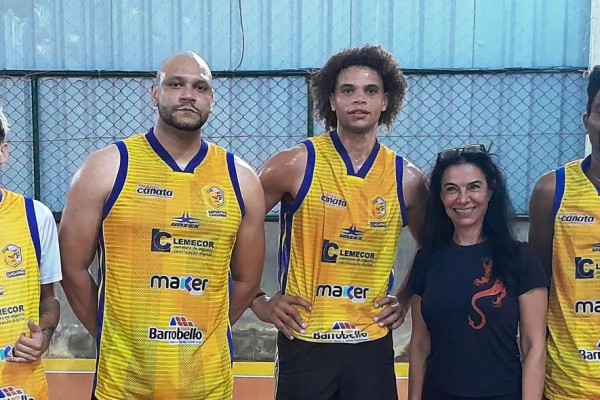 BASQUETE ESPORTIVO CANARINHO}