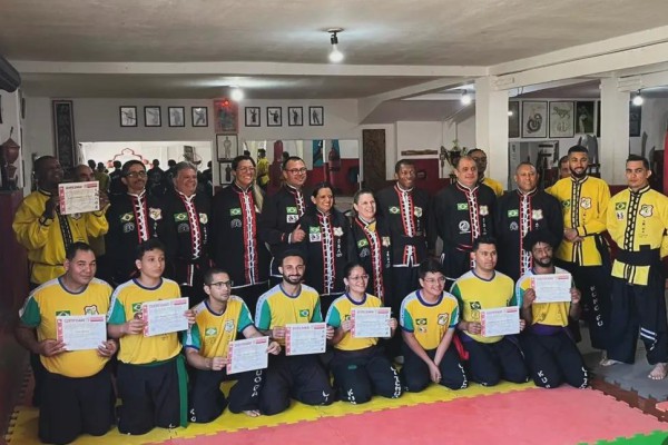 ASSOCIAÇÃO RIBEIRO CONQUISTA NOVOS GRADUADOS E FORTALECE O LI TCHUÓ PA KUNG FU EM LEME}