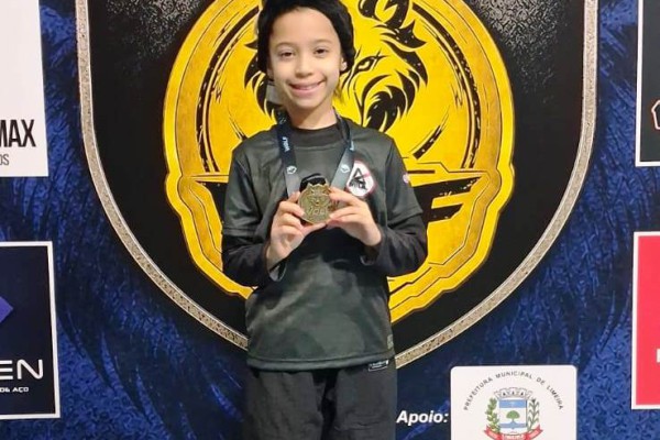 LORRAYNE DE CÁSSIA CONQUISTA MAIS UM OURO NO JIU-JÍTSU}