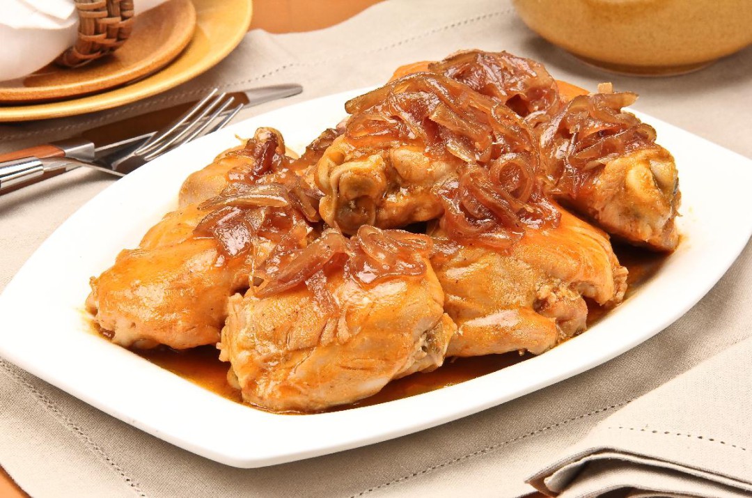 FRANGO ASSADO COM CEBOLA CARAMELIZADA