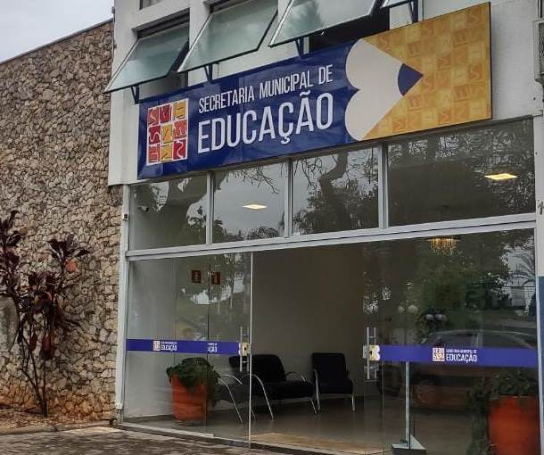 SELO OURO ESCONDE REALIDADE? EDUCAÇÃO DE LEME APRESENTA QUEDA EM INDICADORES E ACENDE ALERTA
