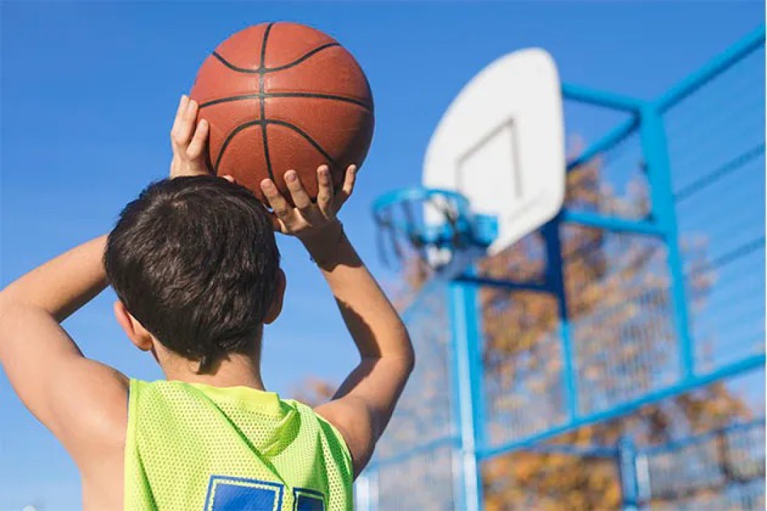 LEME TERÁ AULAS GRATUITAS DE BASQUETE PARA CRIANÇAS A PARTIR DOS 10 ANOS