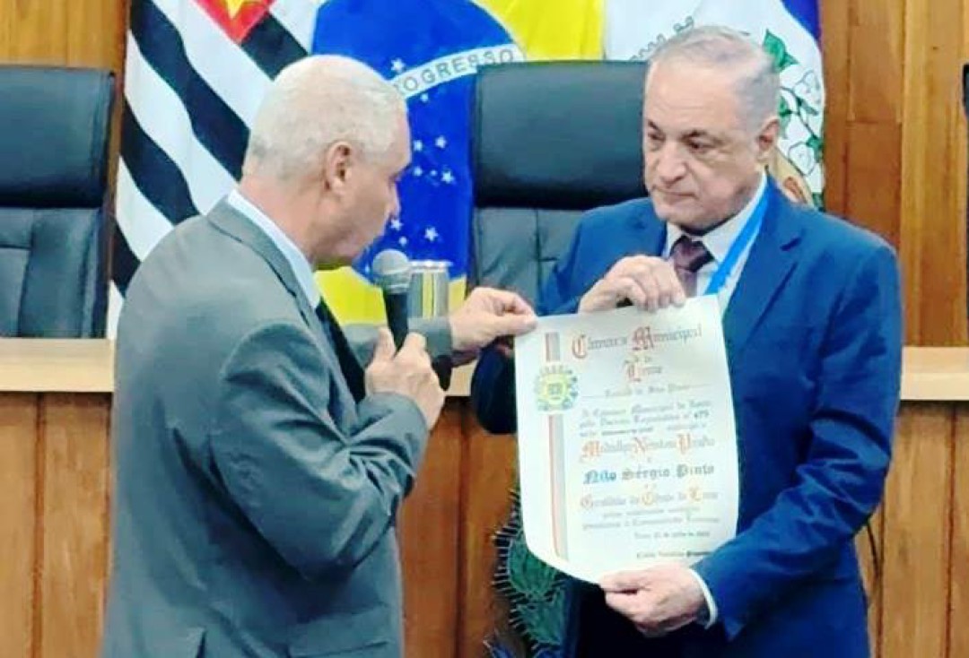 MEDALHA NEWTON PRADO HOMENAGEIA NILO SÉRGIO PINTO, MAS AUSÊNCIA DE VEREADORES ESVAZIA SESSÃO SOLENE NA CÂMARA DE LEME
