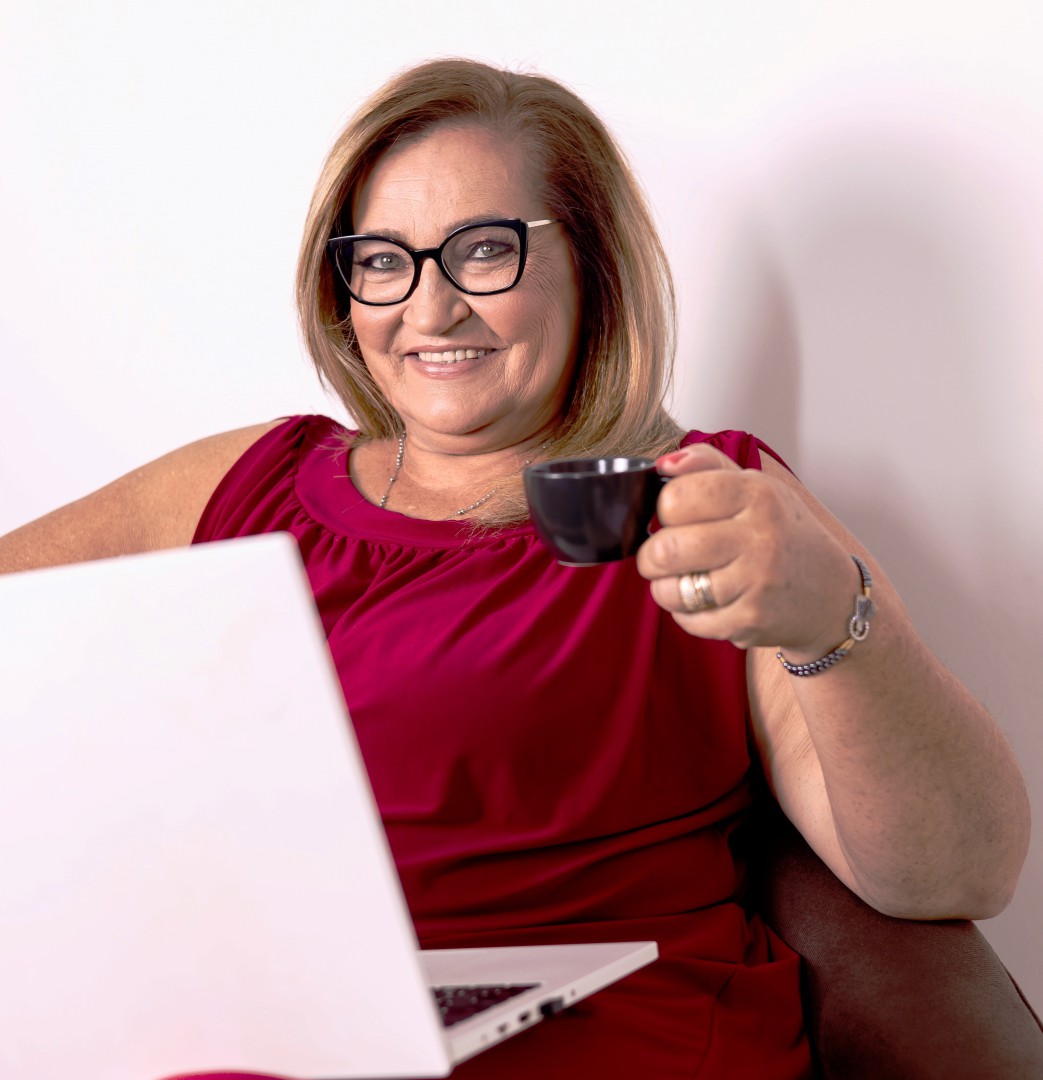 FELIZ ANIVERSÁRIO, SANDRA KAUFFMANN!