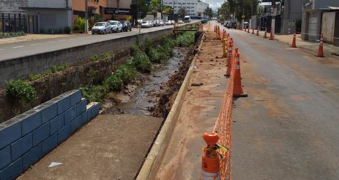 Chuvas volumosas causam transtornos em Leme.