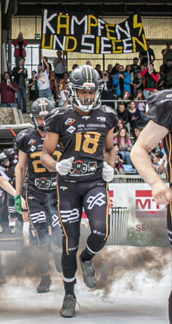 LEMENSE THALYS ALMEIDA É CAMPEÃO NA ALEMANHA E SE DESTACA COM 10 TOUCHDOWNS NA TEMPORADA