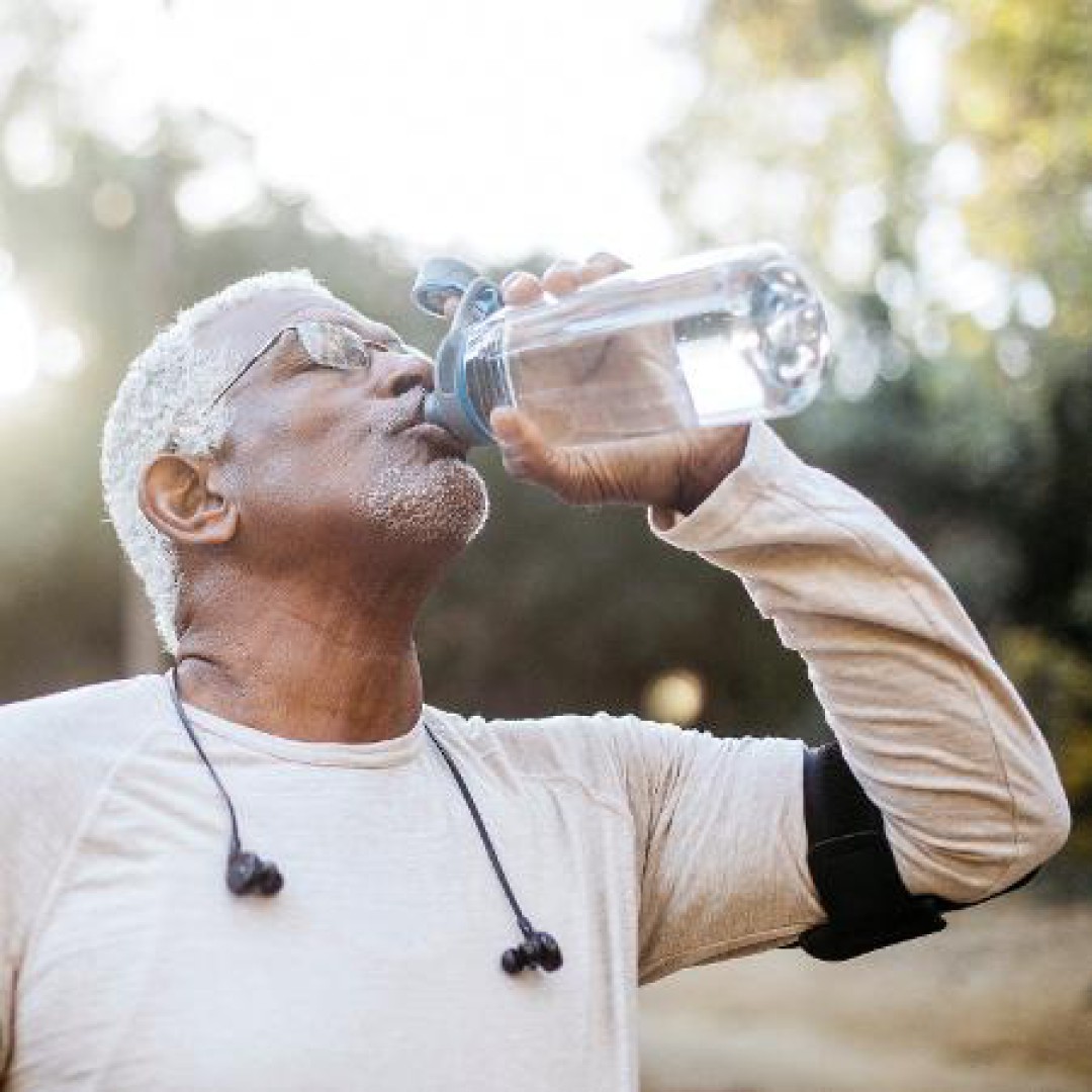 Desidratação no verão afeta mais idosos e crianças, mas pode ser evitada