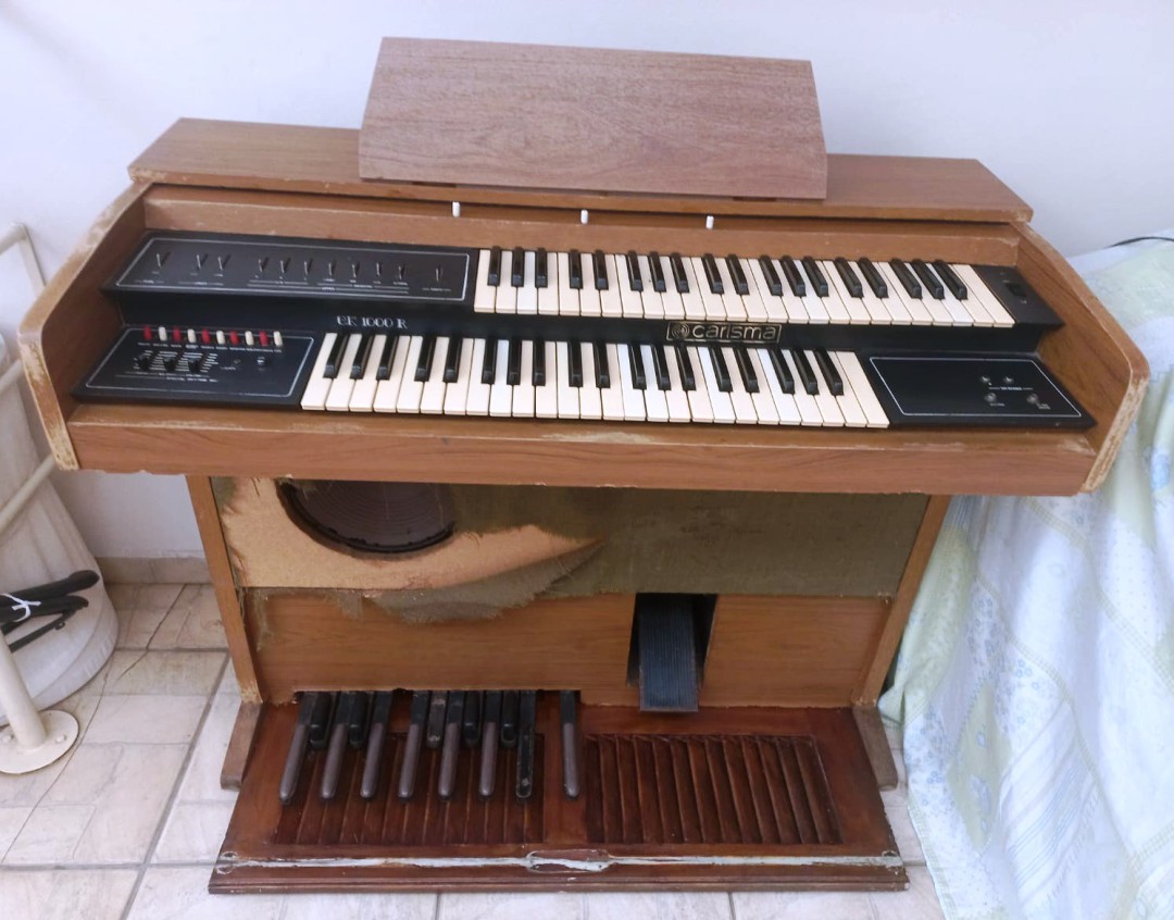 ÓRGÃO ELETRÔNICO CLÁSSICO: ELEGÂNCIA E SOM QUE ENCANTAM