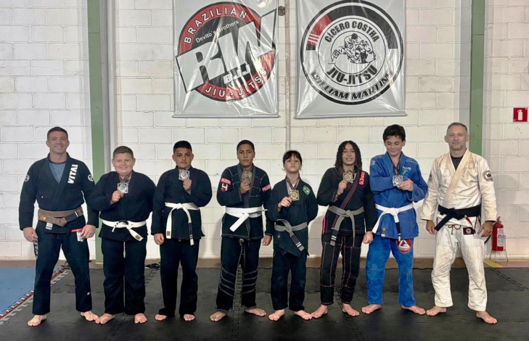 PREFEITURA DE LEME APOIA ATLETAS DE JIU-JÍTSU EM COMPETIÇÃO E CELEBRA CONQUISTA DE 12 MEDALHAS