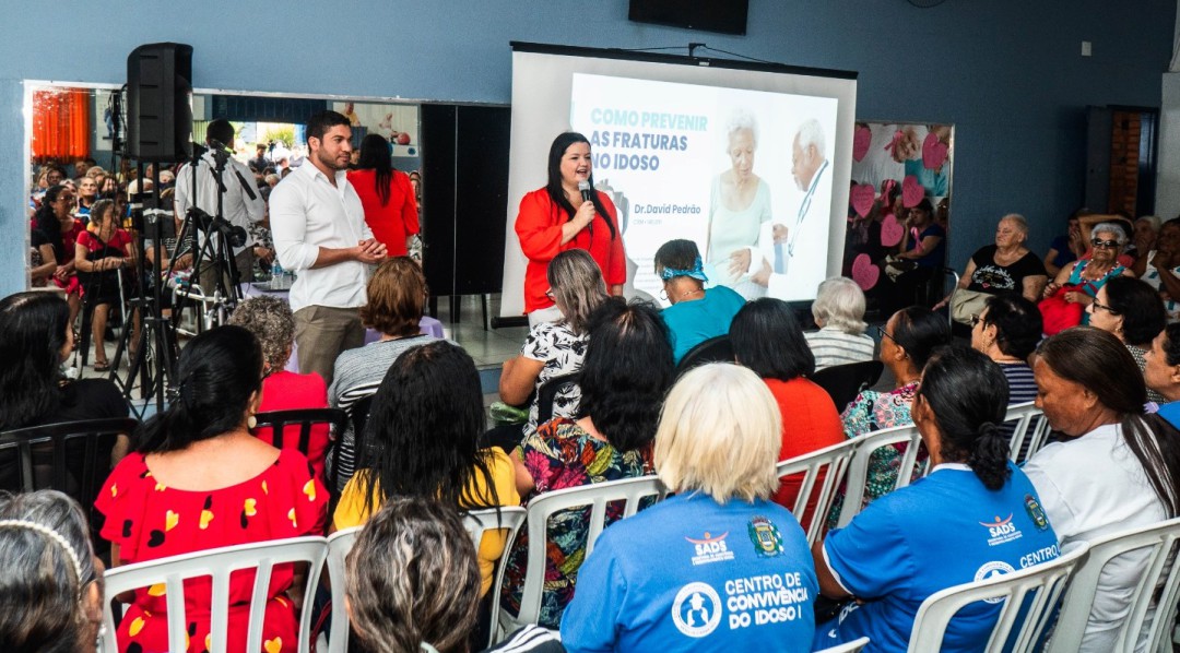 DR. DAVID PEDRÃO REALIZA PALESTRA NO CENTRO DE CONVIVÊNCIA DO IDOSO