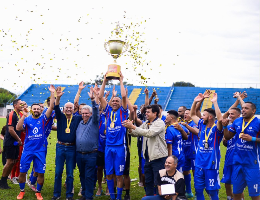 G.E. DOM GLUTÃO VENCE O MAIAS FC E CONQUISTA O TÍTULO DA SEGUNDA DIVISÃO DO FUTEBOL AMADOR DE LEME