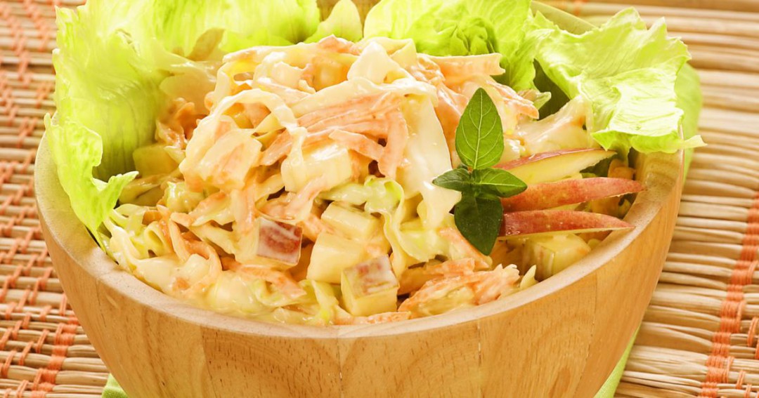 SALADA DE MAÇÃ, CENOURA E REPOLHO