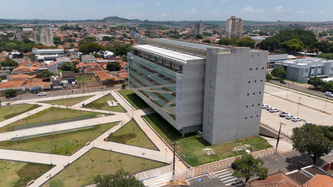 LEME DESPENCA NO RANKING DE COMPETITIVIDADE DOS MUNICÍPIOS 2025: QUEDA EM EDUCAÇÃO E SAÚDE ACENDE ALERTA, ENQUANTO SAECIL É DESTAQUE NACIONAL EM SANEAMENTO
