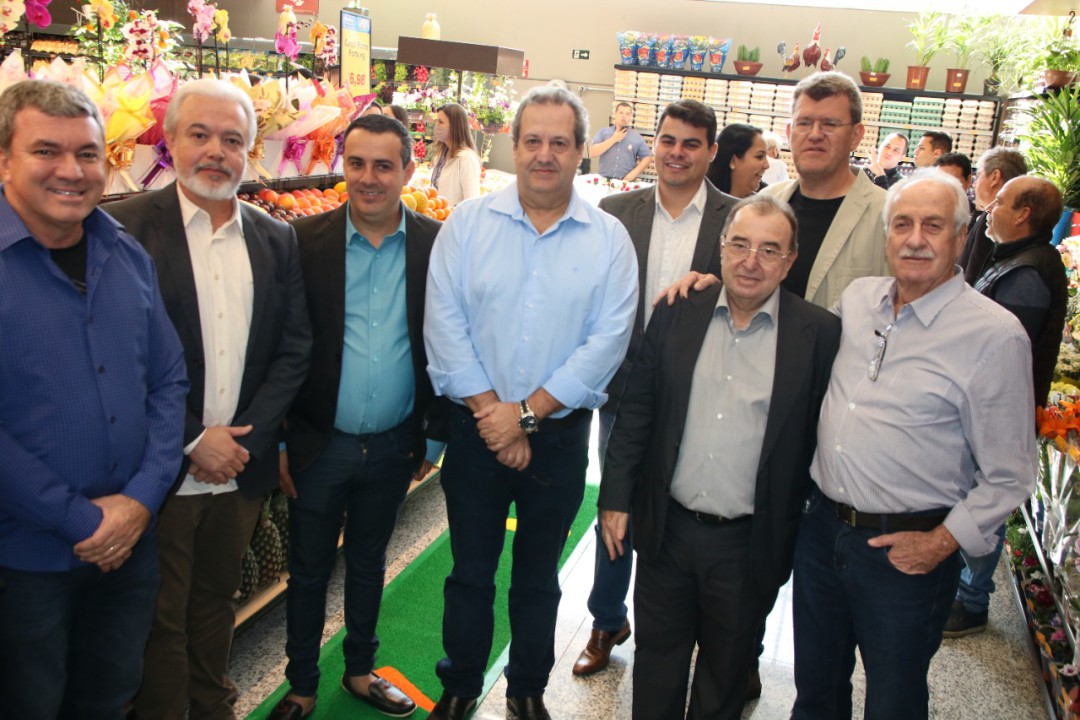 Wagão participa da inauguração da Rede Savegnago Supermercados que gerou 200 novos empregos