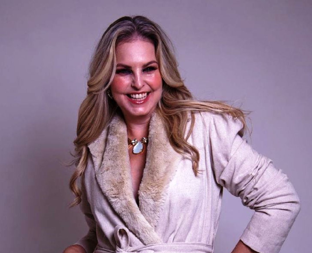 GRAZIELA CRISTINA ALTOÉ ALBANEZ CELEBRA MAIS UM ANO DE VIDA