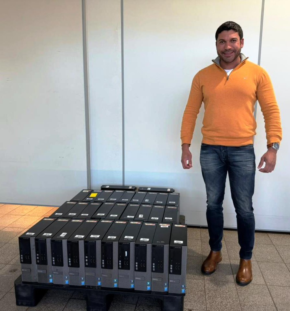 VEREADOR DR. DAVID PEDRÃO VIABILIZA DOAÇÃO DE 30 COMPUTADORES PARA A SAÚDE DE LEME