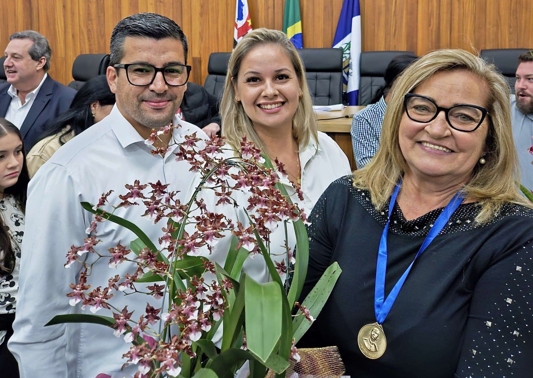 PARABÉNS, RAFAEL! QUE A VIDA FLORESÇA AO SEU REDOR