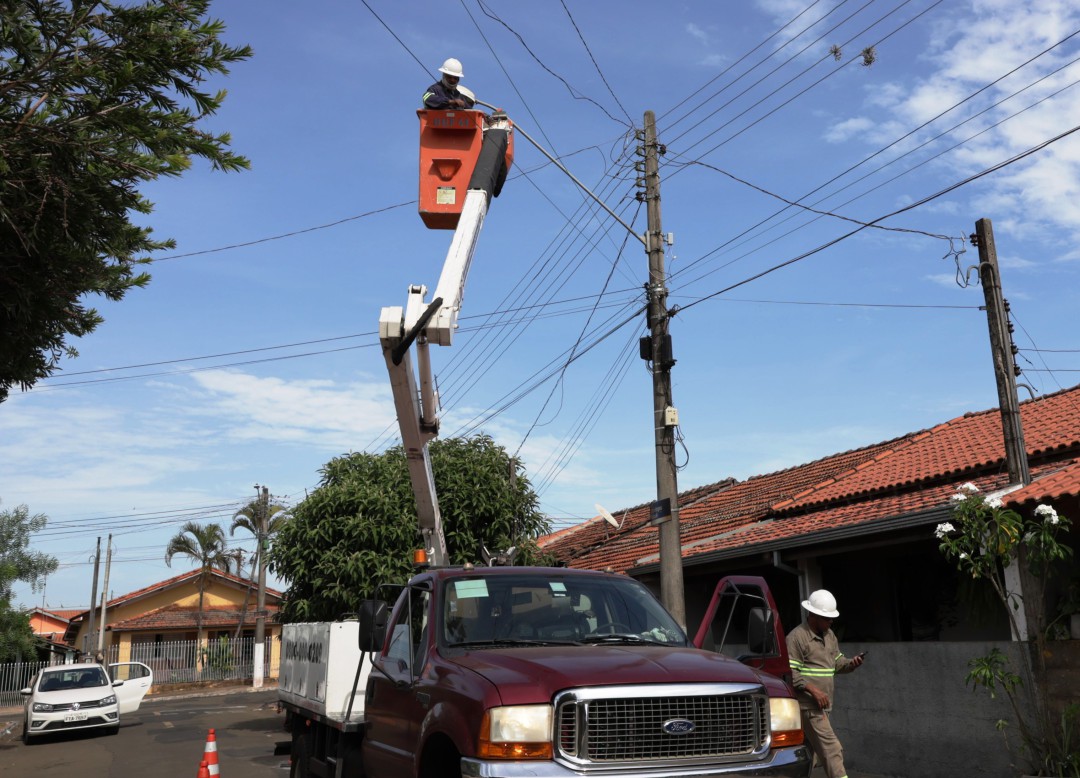 COMEÇARAM AS TROCAS DAS LÂMPADAS NA CIDADE