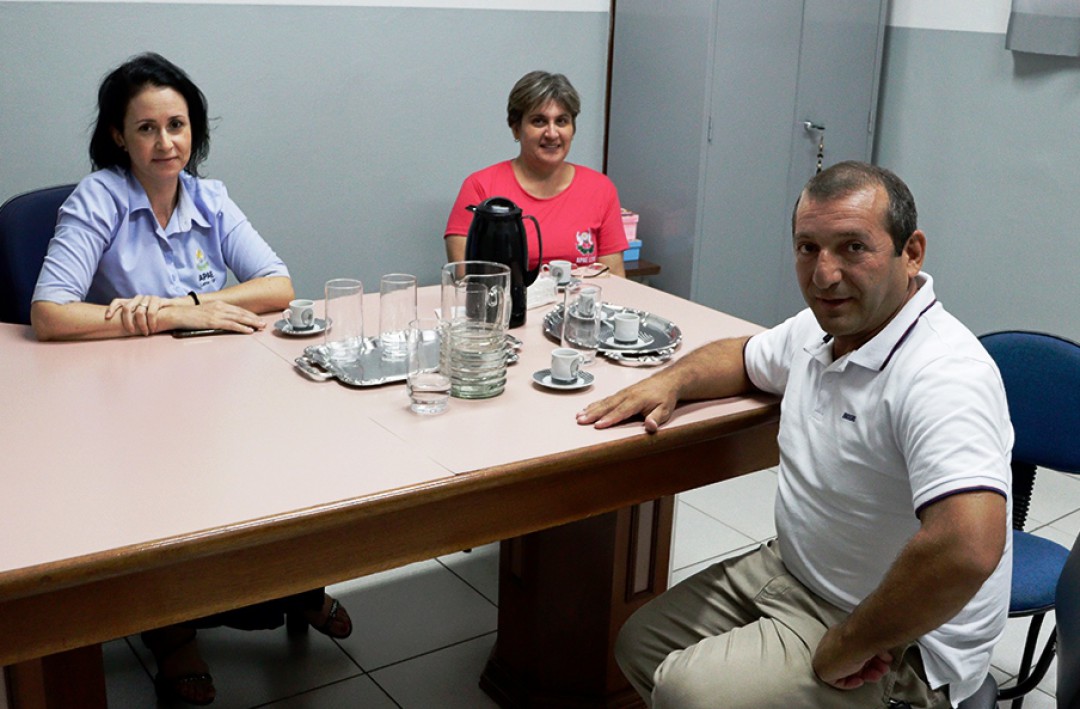 VEREADOR RICARDINHO VISITA A APAE PARA BUSCA DE NOVOS RECURSOS E ACOMPANHAR AS MELHORIAS JÁ REALIZADAS PELA INSTITUIÇÃO