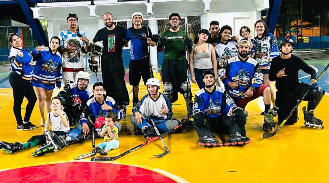 HOCKEY E PATINAÇÃO AGITAM A QUADRA DA ESCOLA CAIC