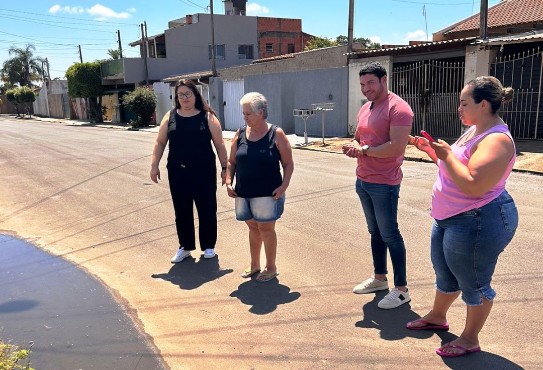 DR. DAVID PEDRÃO VISITA DIVERSOS BAIRROS E FAZ COBRANÇAS POR MELHORIAS NOS SERVIÇOS OFERTADOS À POPULAÇÃO