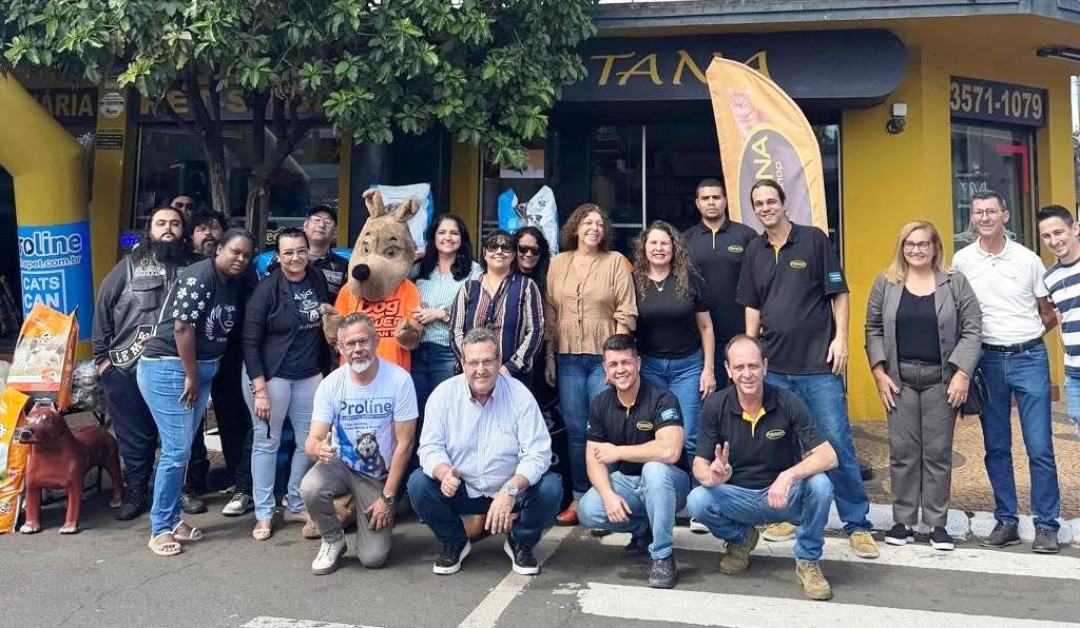 QUASE UMA TONELADA DE AMOR: EVENTO SOLIDÁRIO GARANTE ALIMENTO PARA CÃES E GATOS