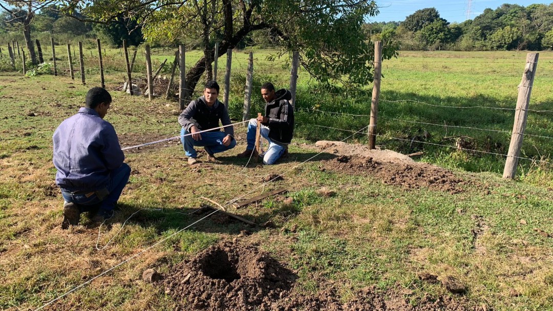 DIA DO MEIO AMBIENTE: ANHANGUERA LEME EM PARCERIA COM A SECRETÁRIA DO MEIO AMBIENTE PROMOVEM PLANTIO DE MATA CILIAR