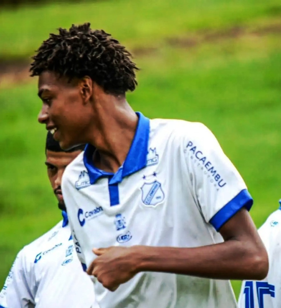 JOVEM DE LEME COMPLETA CICLO NA BASE E AGORA TREINA COM O ELENCO PRINCIPAL DO LEMENSE