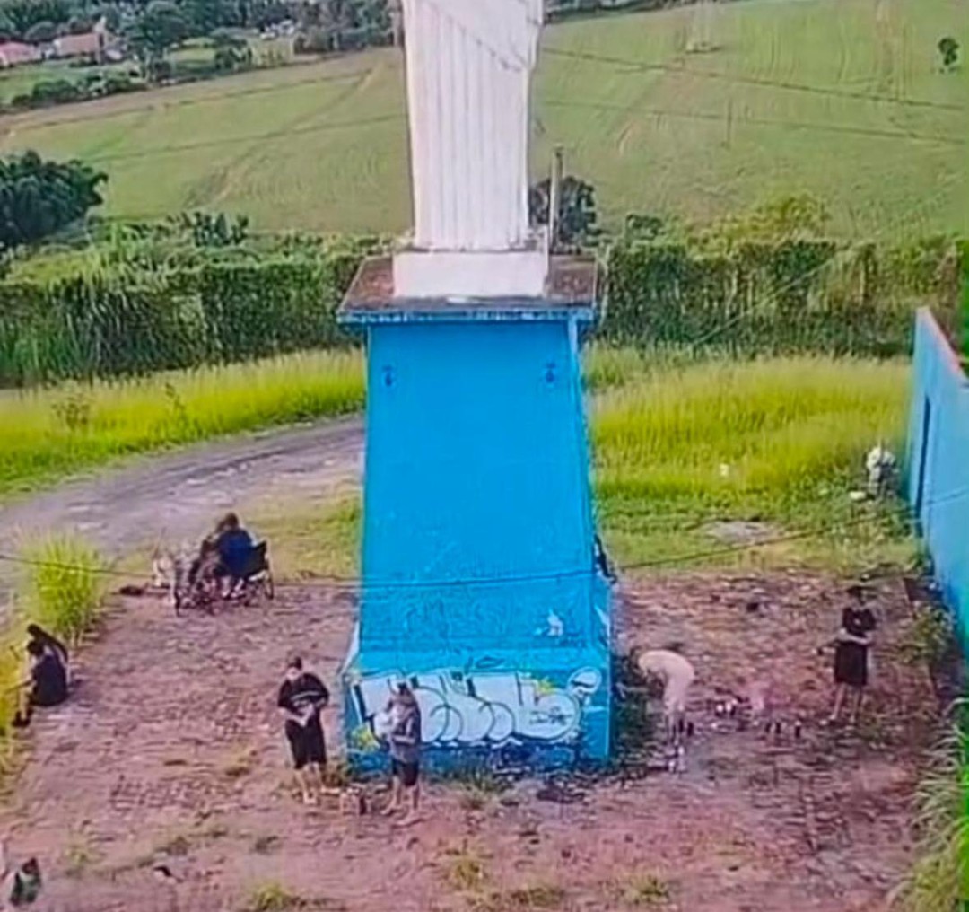 PICHAÇÃO NO MORRO DO CRISTO