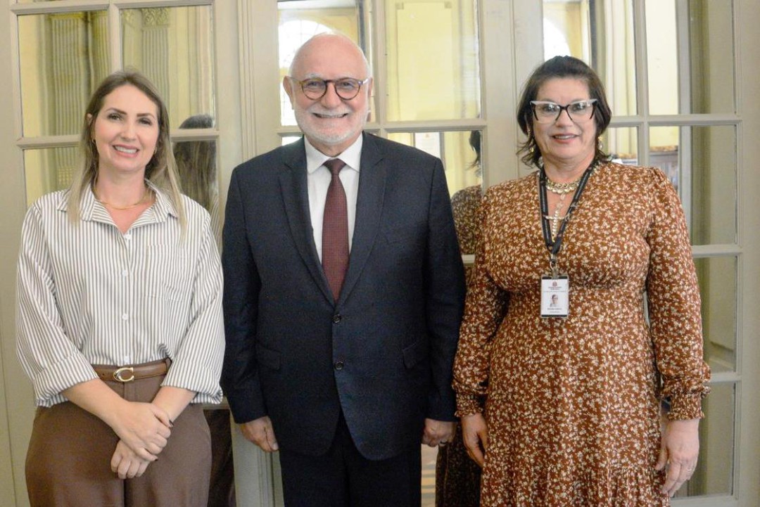 JULIANE BINOTTO BUSCA PARCERIAS EM SÃO PAULO PARA FORTALECER POLÍTICAS PÚBLICAS DE INCLUSÃO E CIDADANIA EM LEME