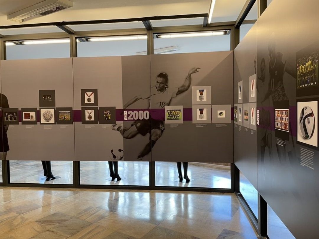 LEME RECEBE EXPOSIÇÃO DO MUSEU DO FUTEBOL SOBRE FUTEBOL DE MULHERES