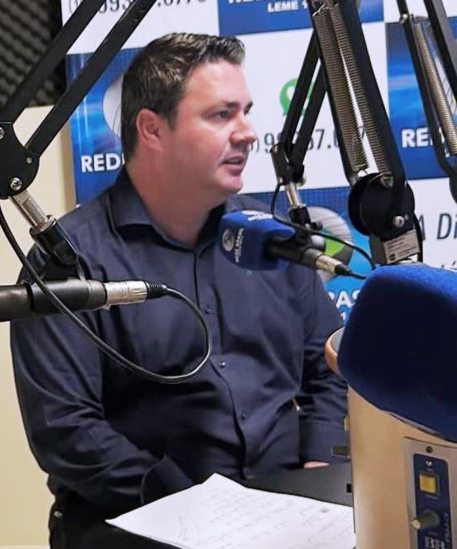 PROMETEU TANTO NA RÁDIO, MAS ENTREGOU QUASE NADA NA PRÁTICA: REAJUSTE DOS SERVIDORES SÓ SAIU GRAÇAS À PRESSÃO DOS VEREADORES
