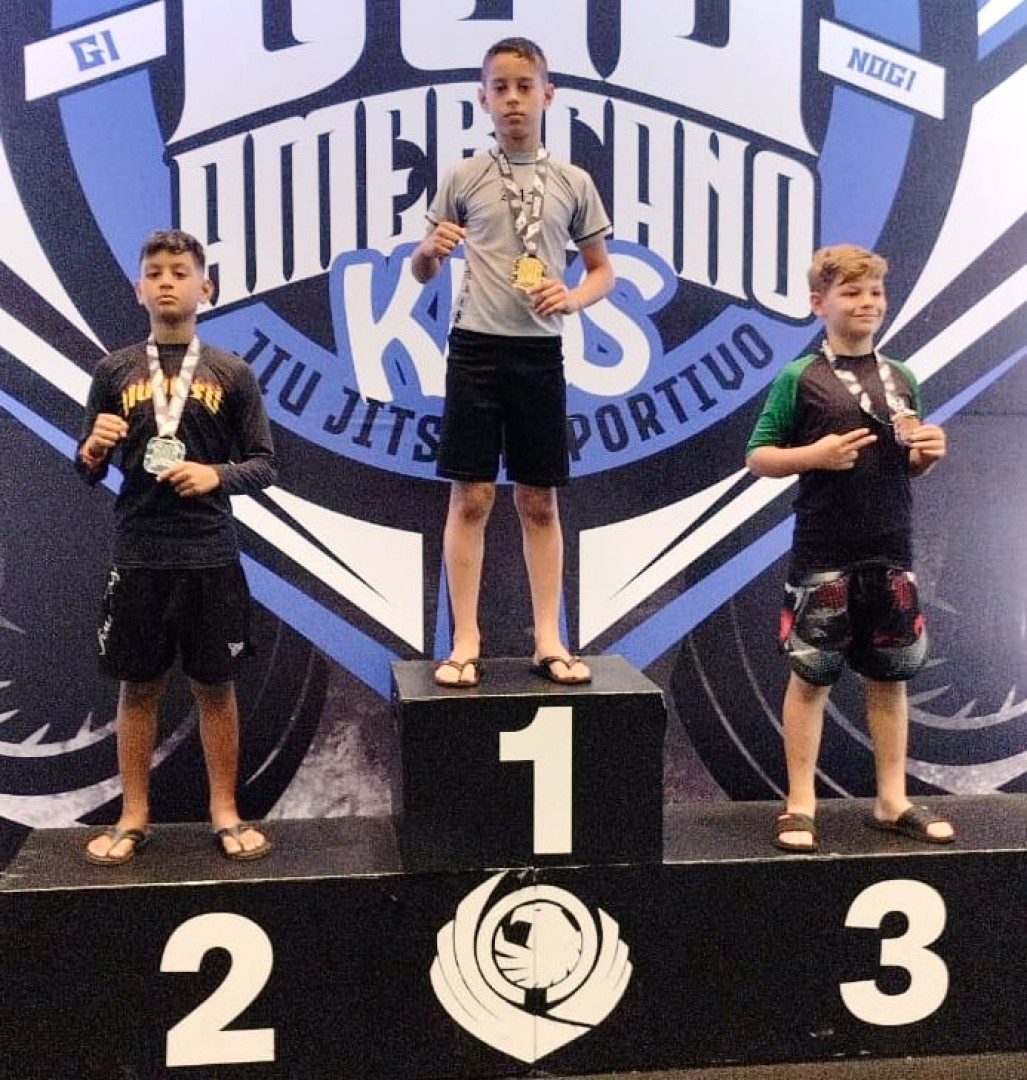 QUEBRANDO BARREIRAS: NAUAN, 10 ANOS, CONQUISTA OURO EM SEU PRIMEIRO CAMPEONATO GI DA CBJJE