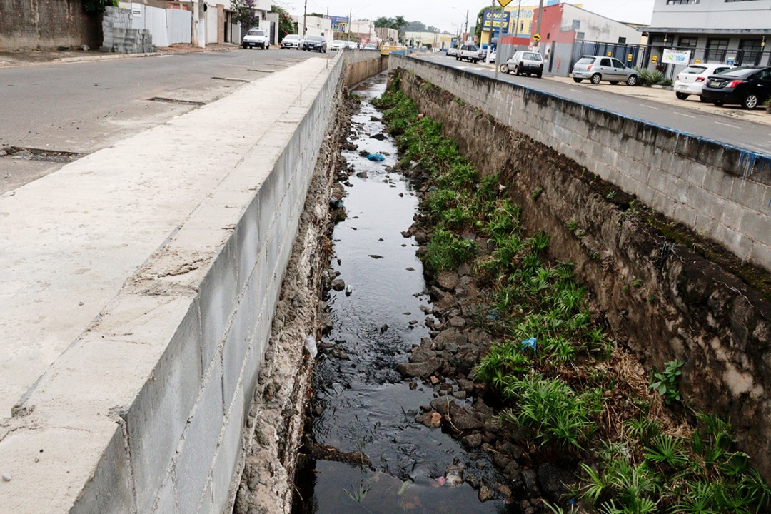 OBRAS DE RECONSTRUÇÃO DE TALUDE NA AVENIDA JOÃO ARRAIS SERÓDIO FILHO ENTRAM NA RETA FINAL