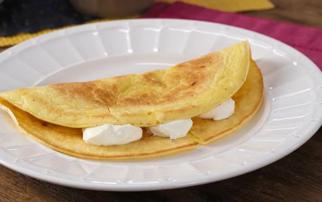 CREPIOCA COM REQUEIJÃO