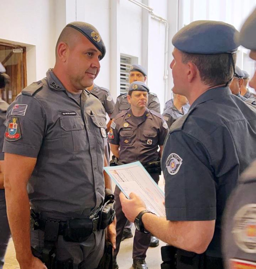 POLICIAL MILITAR DA CIDADE DE LEME RECEBE HOMENAGEM