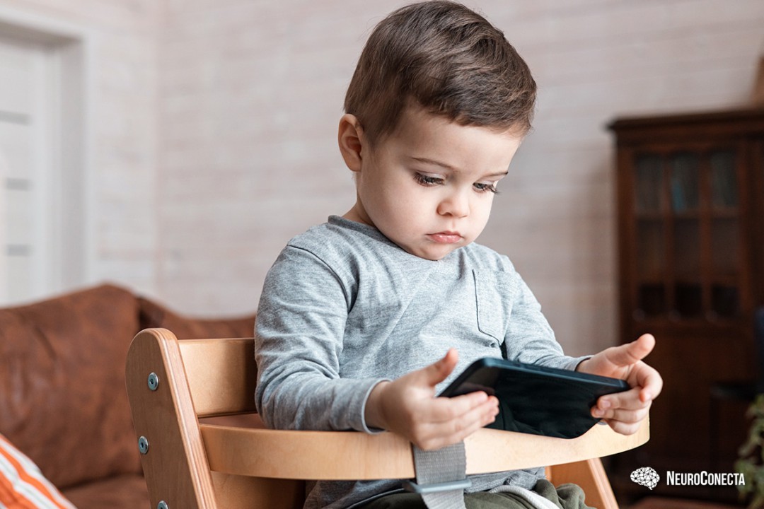IMPACTOS DO USO EXCESSIVO DE TELAS NA SAÚDE EMOCIONAL INFANTIL
