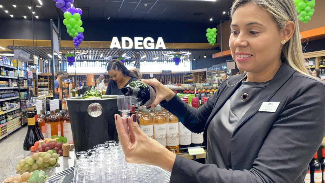 Covabra Supermercados realiza Feira dos Queijos e Vinhos em Leme